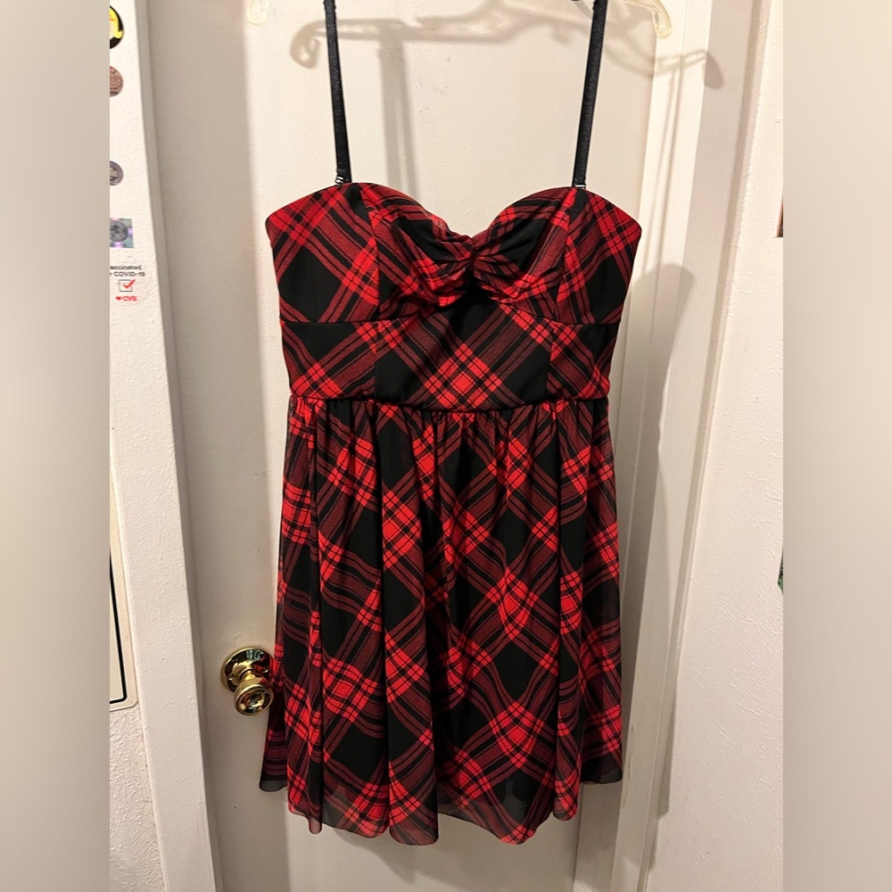 Betsey Johnson- size 14- NWOT red/ bk tartan mesh layers dress.